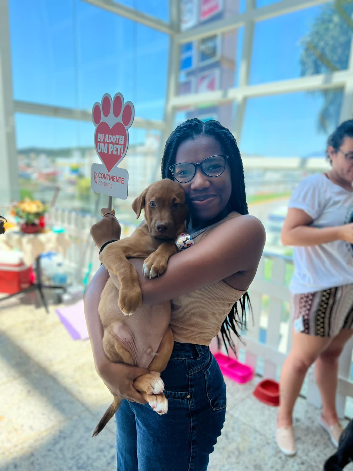 Adote um pet no Continente Shopping! Feiras de adoção de cães e gatos acontecem todo 1º e 2º sábado do mês em São José, promovendo a guarda responsável e o amor